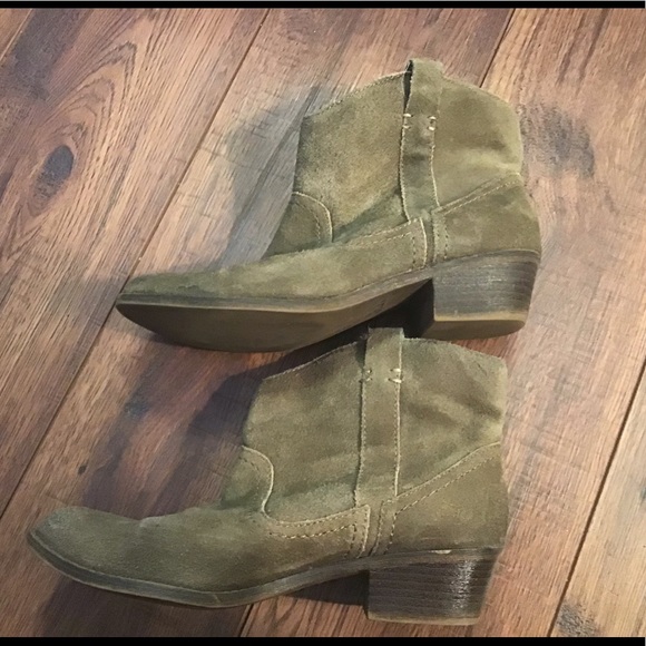 Kenneth Cole Reaction Tan suede booties - Picture 3 of 5